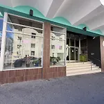 Conveniently Located Getaway