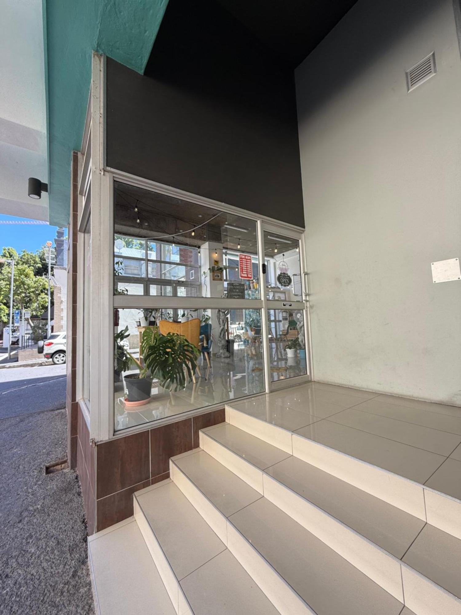 Conveniently Located Getaway Apartment Cape Town